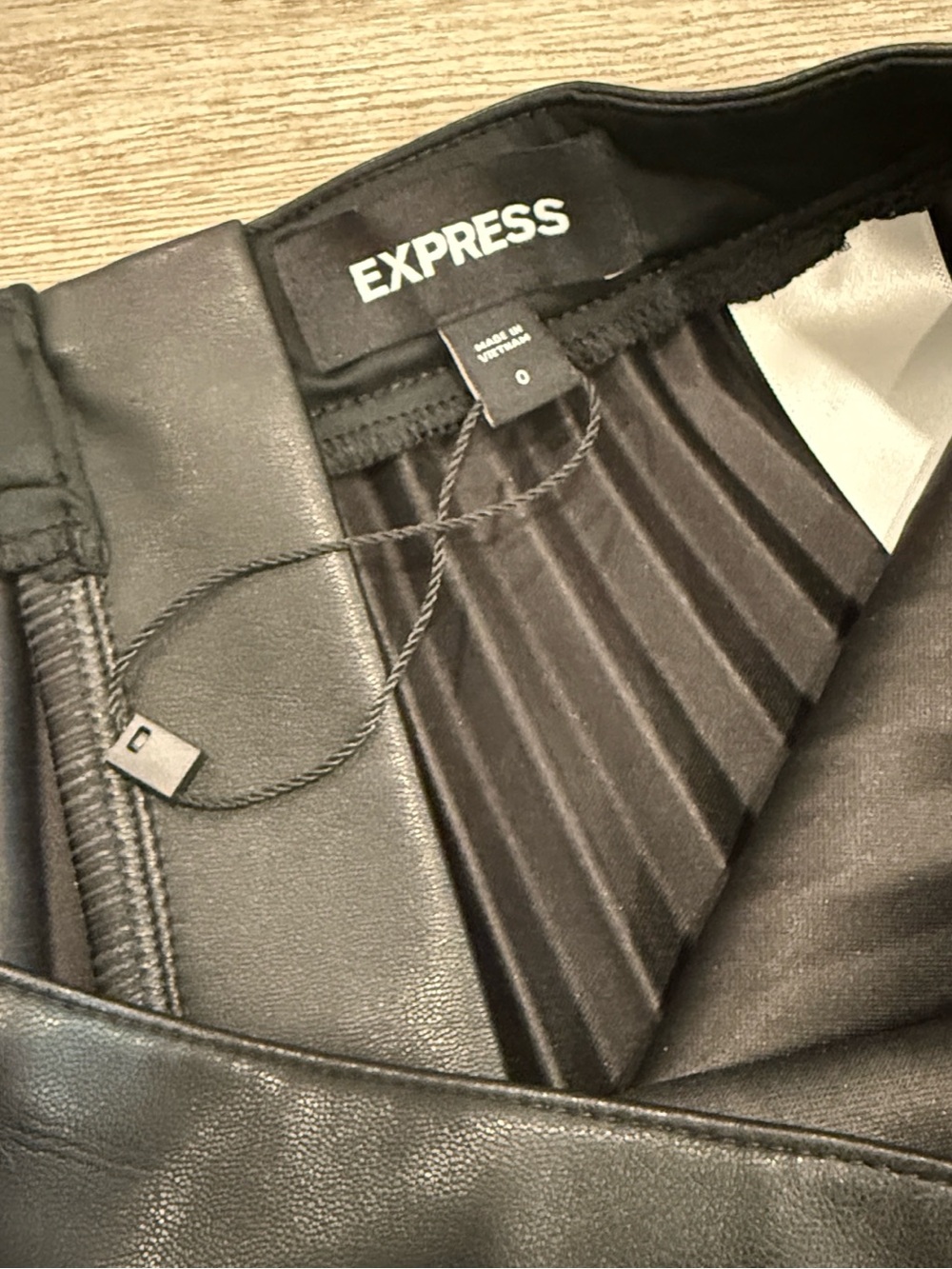 EXPRESS SKIRT - Picture 2 of 3